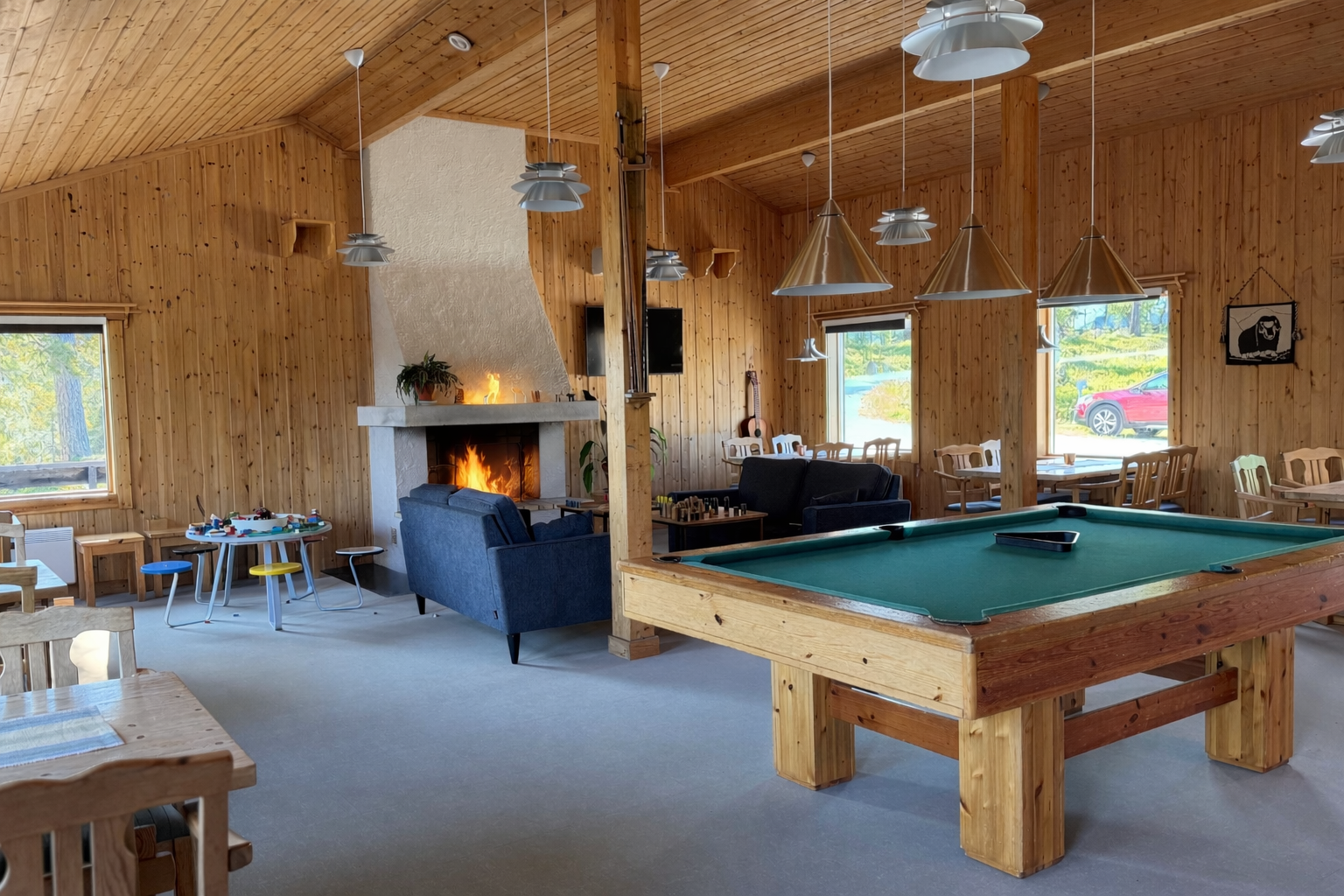 Eldstad, värmande efter en dag på fjället