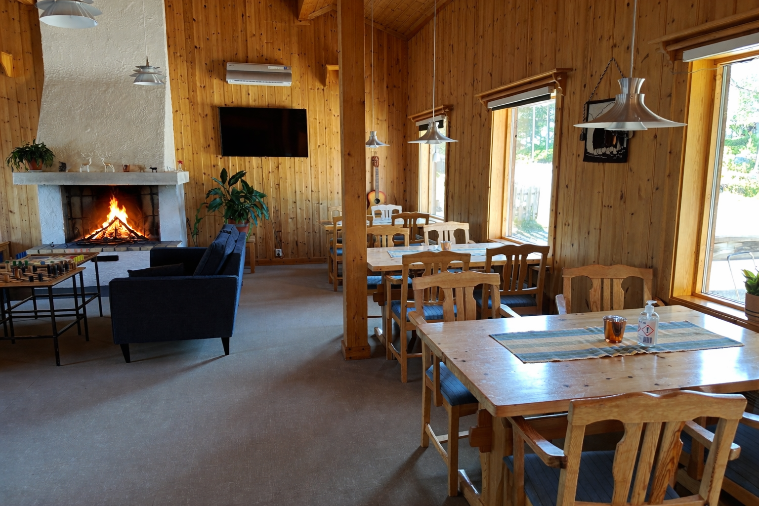 Eldstad, servicehuset