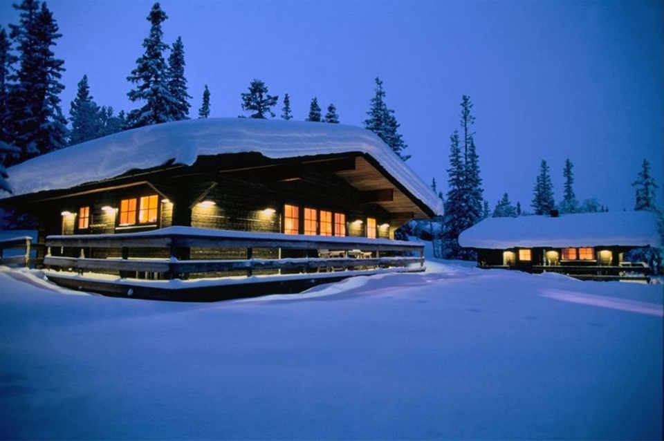 Egen riktig, fjällstuga i fulltimmer med sauna och eldstad