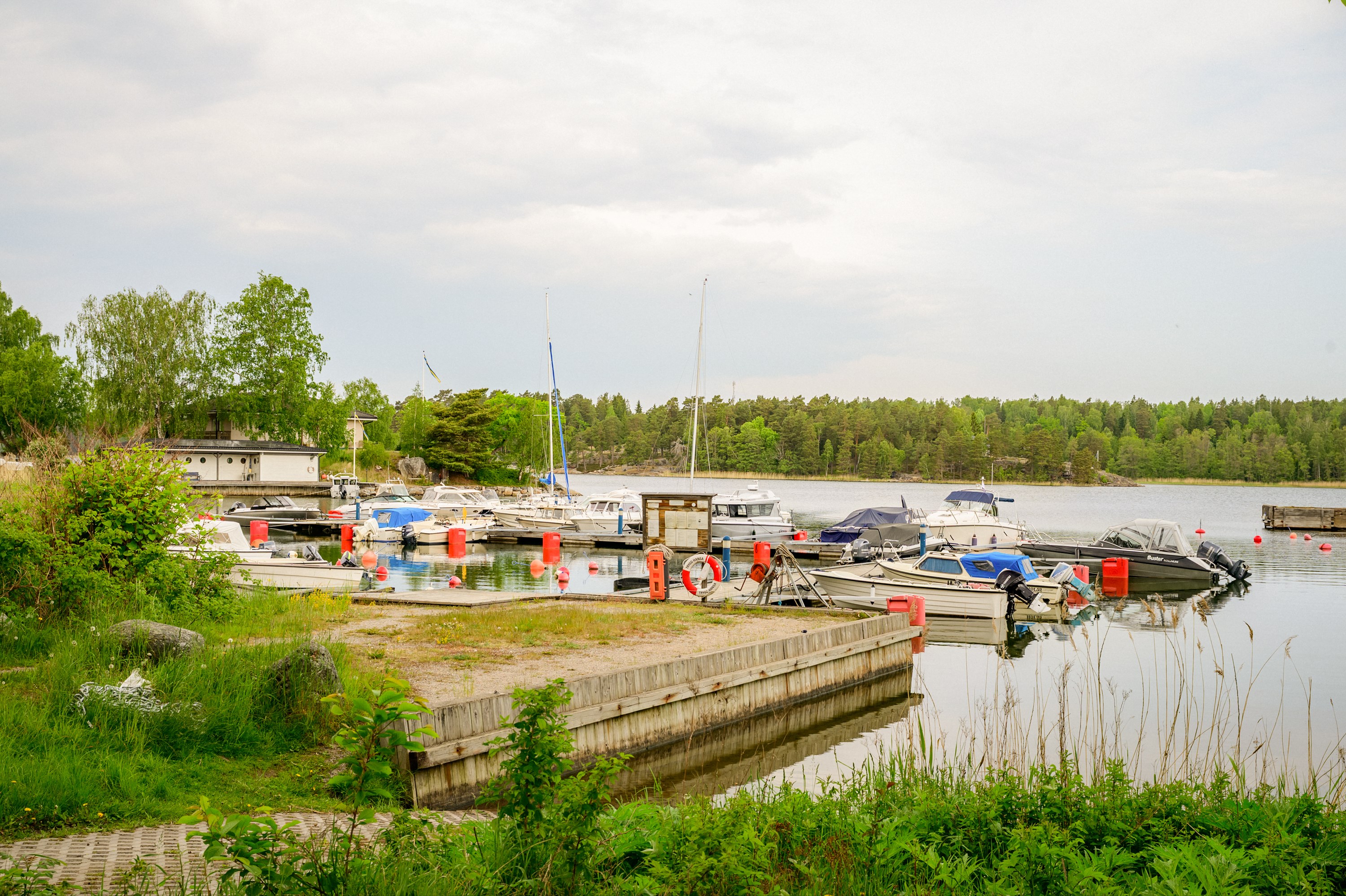 En av flera brygganläggningar i området.