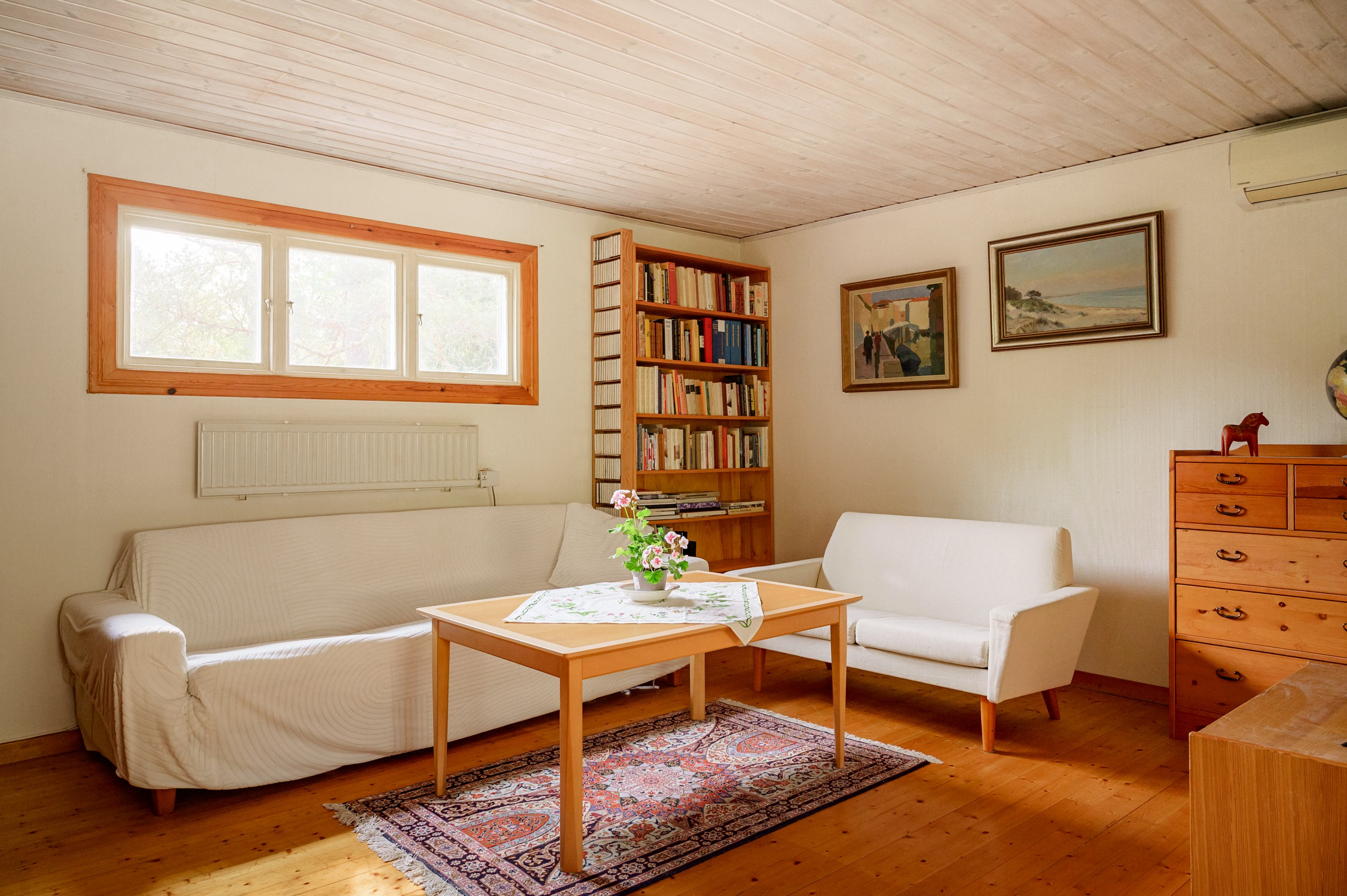 Vackra originaldetaljer från husets byggår.