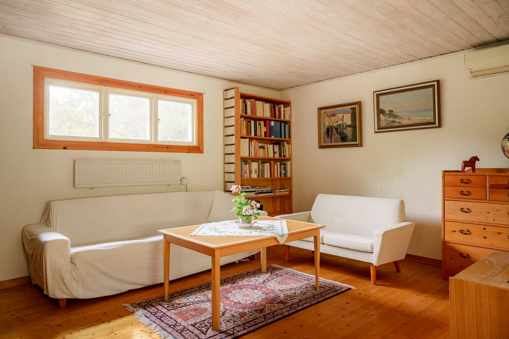 Vackra originaldetaljer från husets byggår.