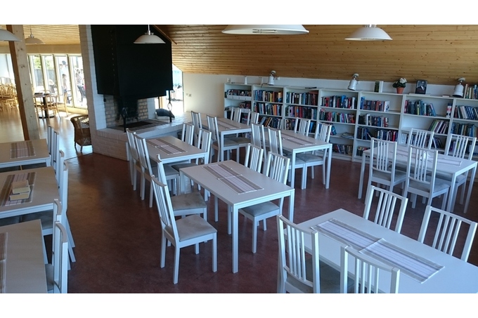 Biblioteket Capri med eldstad