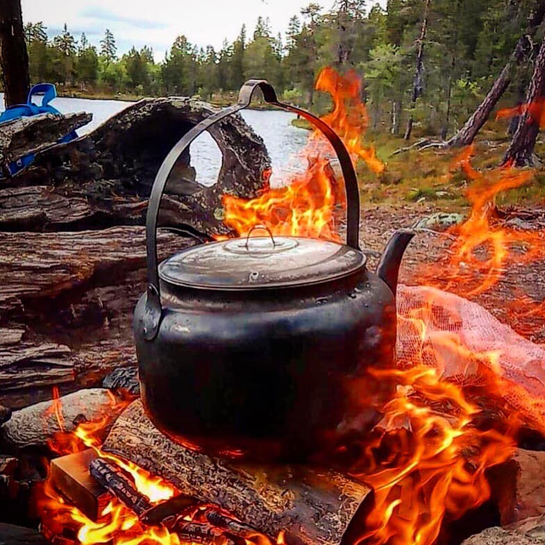 Vilsam kaffestund i Fjällbyn