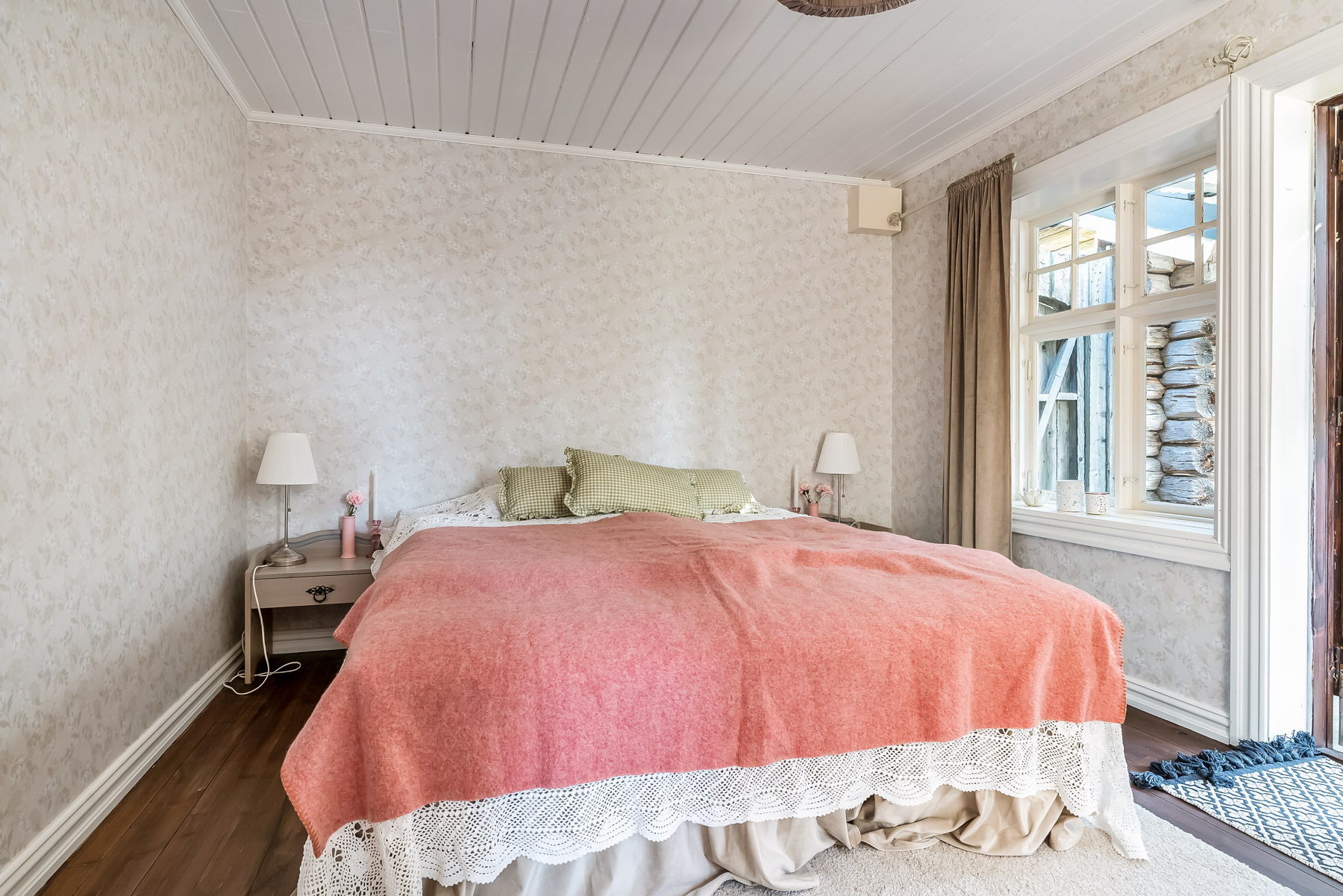 Sovstuga med sep ingång