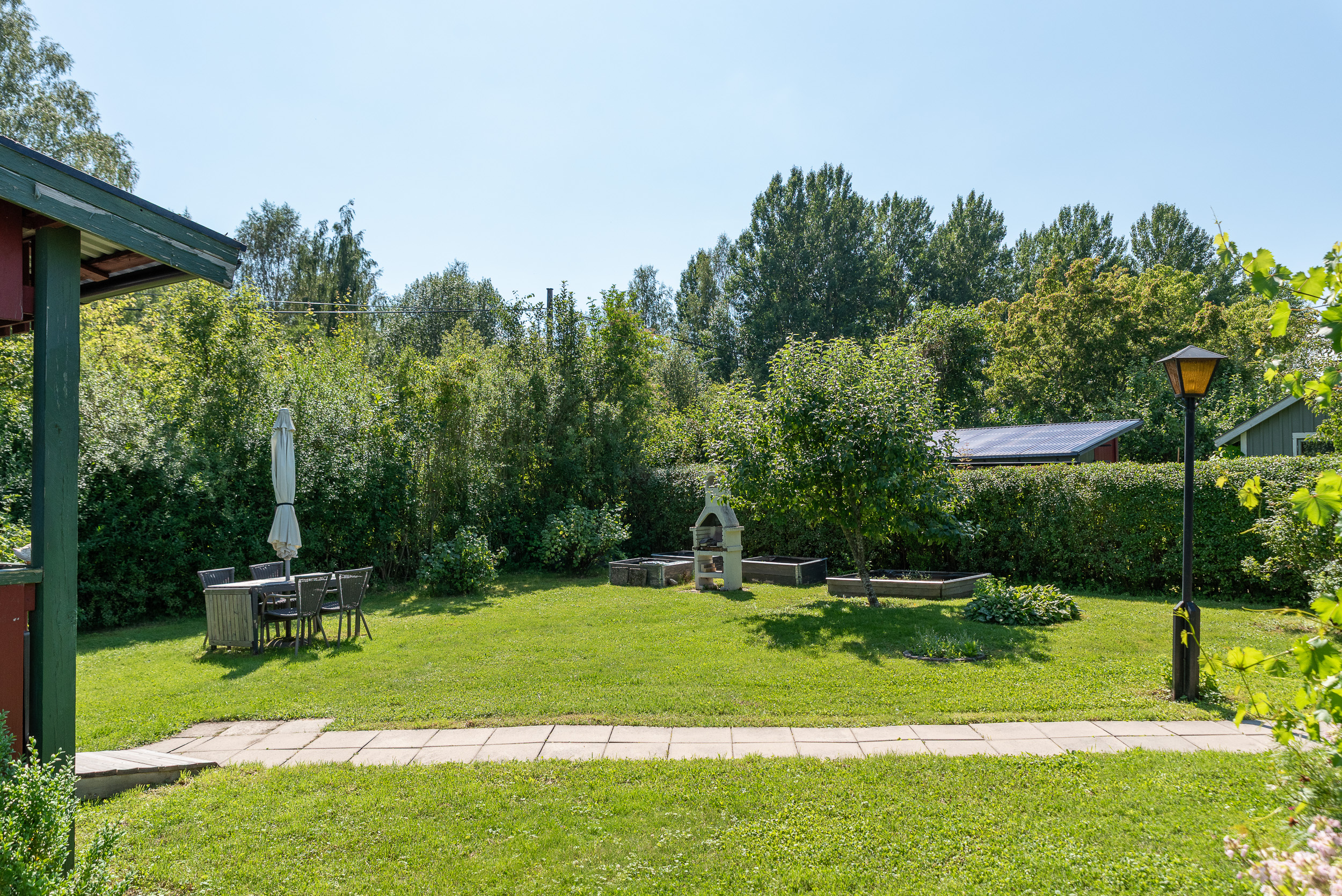 Bostadsbild från Åsenborgsvägen 8, Såld i Hälla Koloniområde, Västerås