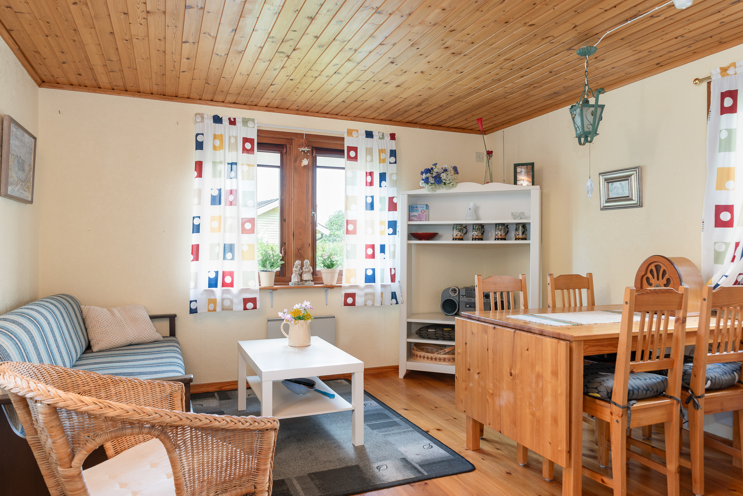 Bostadsbild från Åsenborgsvägen 8, Såld i Hälla Koloniområde, Västerås