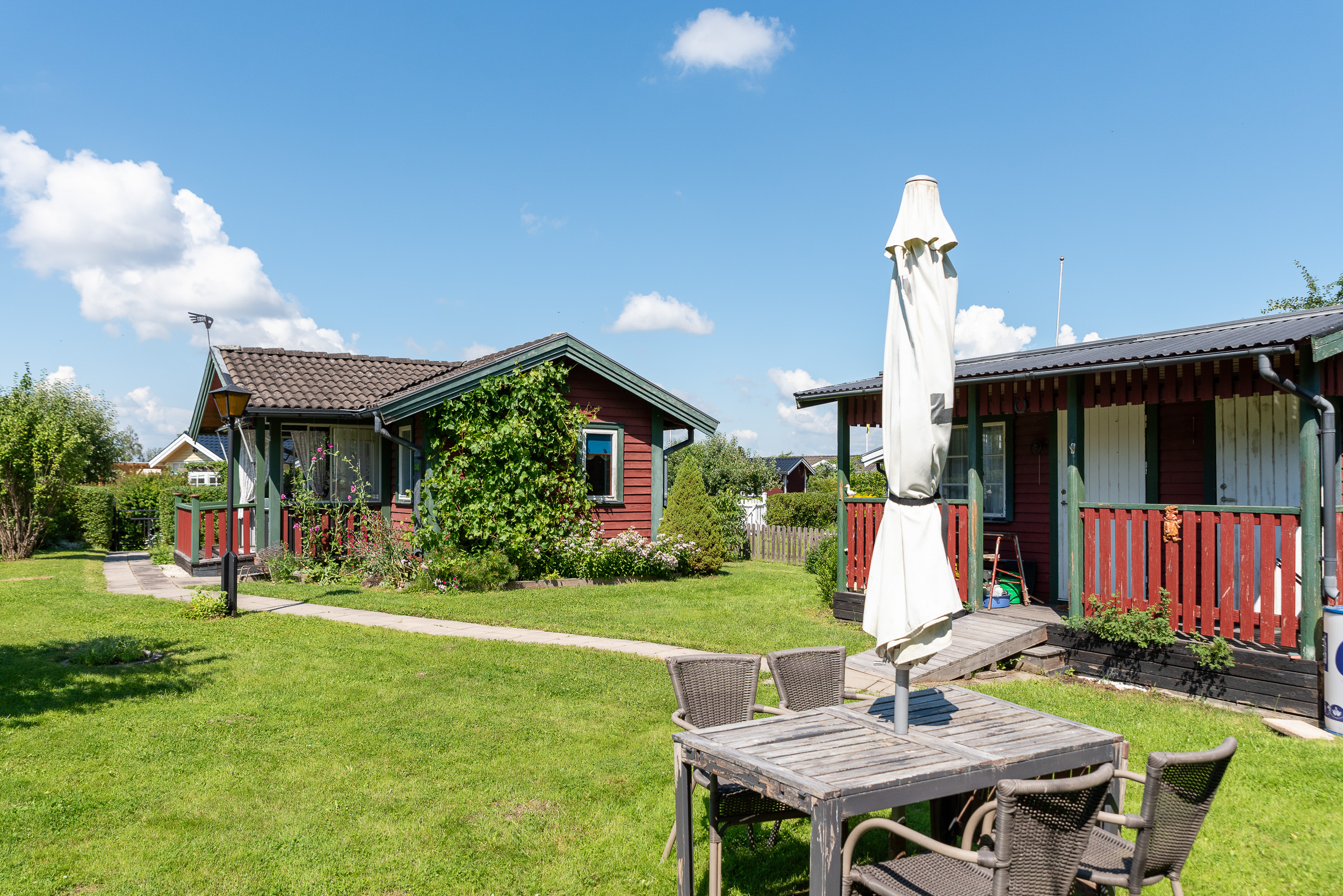 Bostadsbild från Åsenborgsvägen 8, Såld i Hälla Koloniområde, Västerås