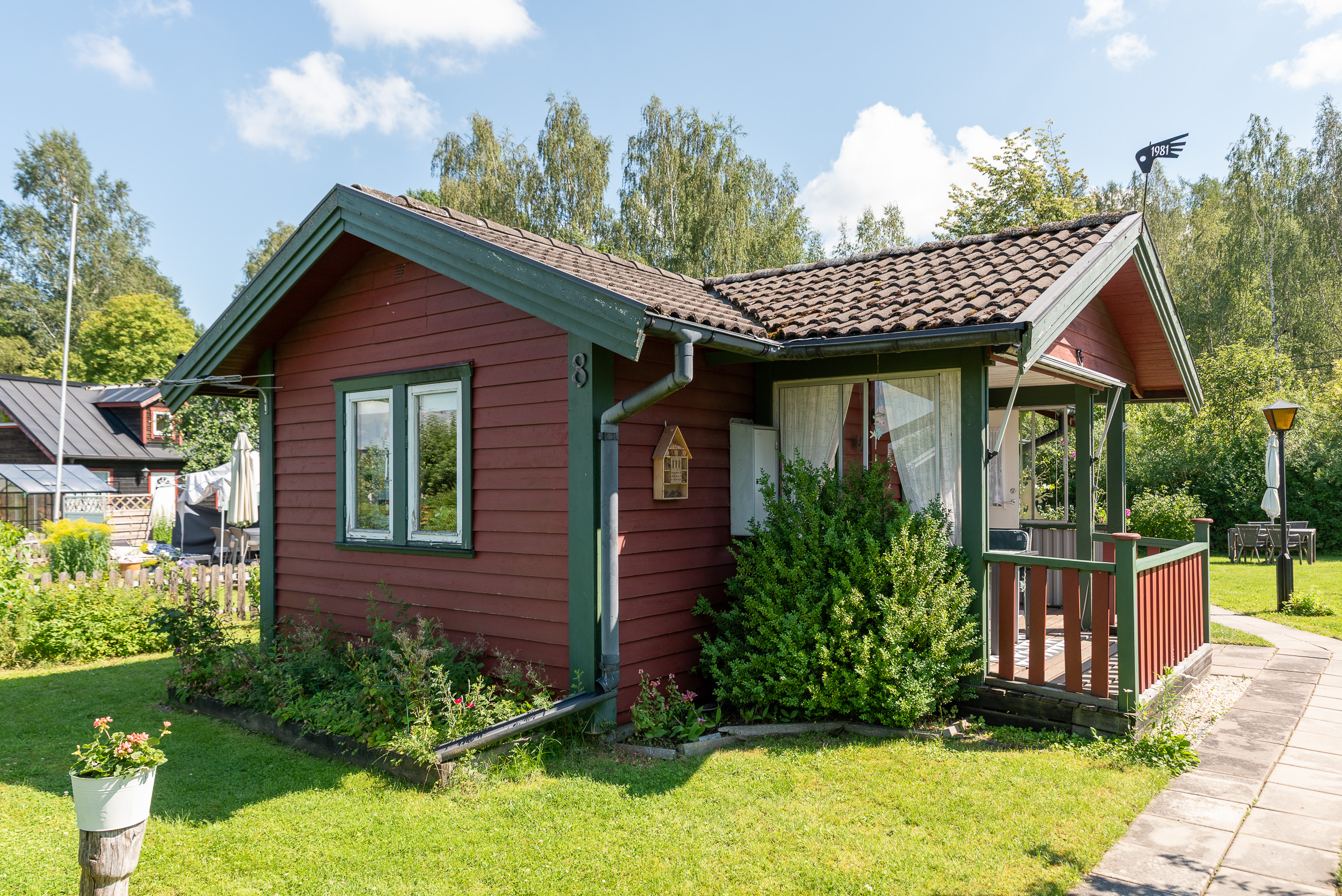 Bostadsbild från Åsenborgsvägen 8, Såld i Hälla Koloniområde, Västerås