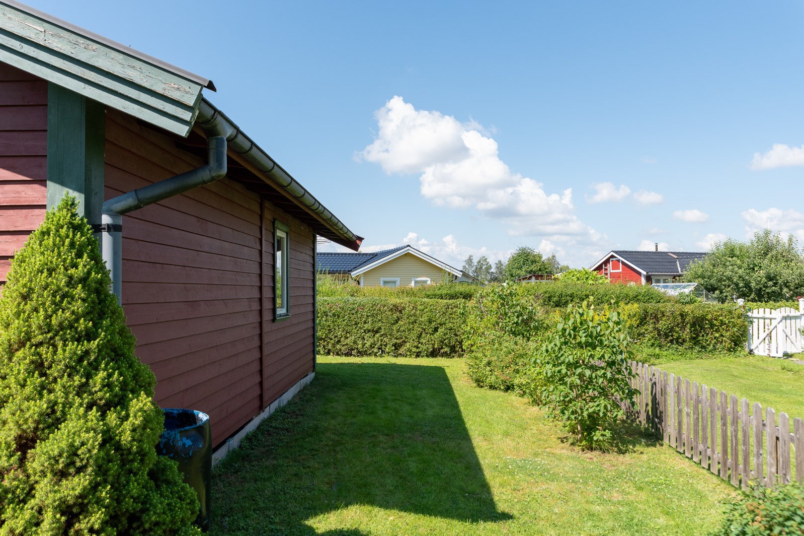 Bostadsbild från Åsenborgsvägen 8, Såld i Hälla Koloniområde, Västerås