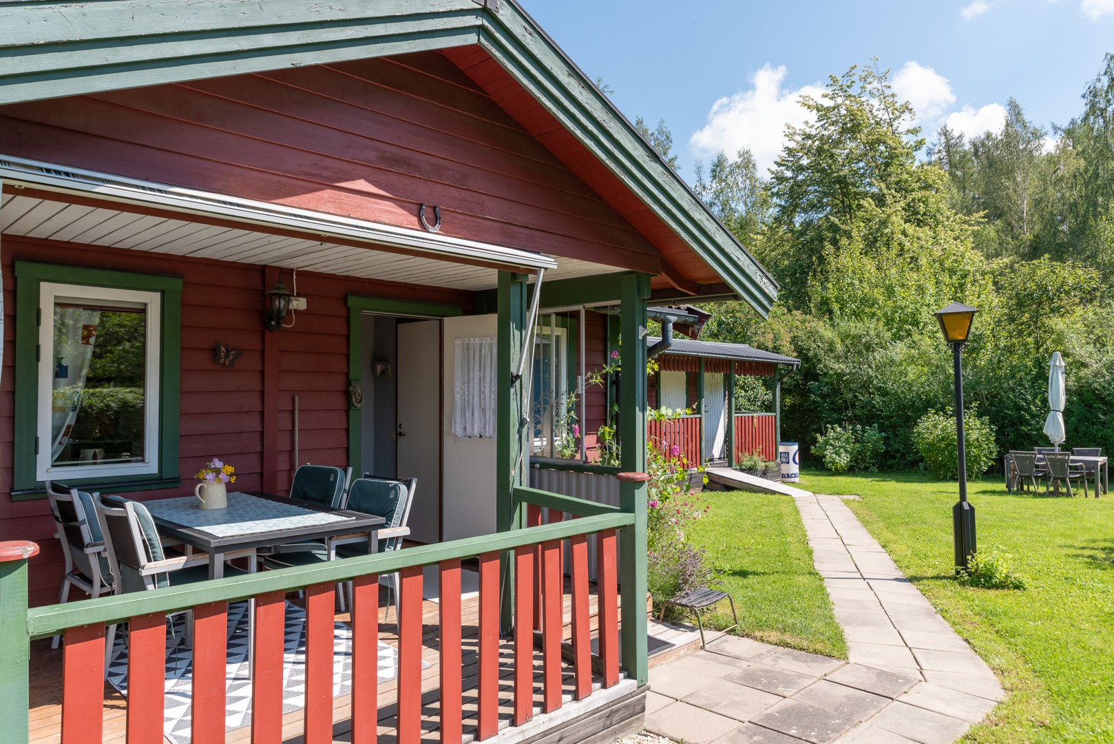 Bostadsbild från Åsenborgsvägen 8, Såld i Hälla Koloniområde, Västerås