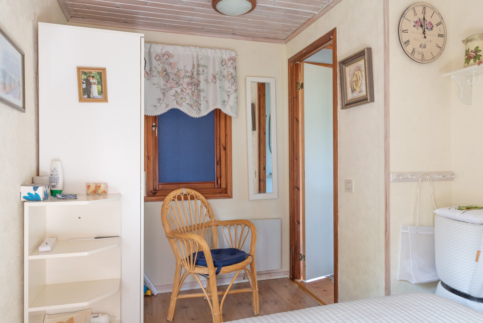 Bostadsbild från Åsenborgsvägen 8, Såld i Hälla Koloniområde, Västerås