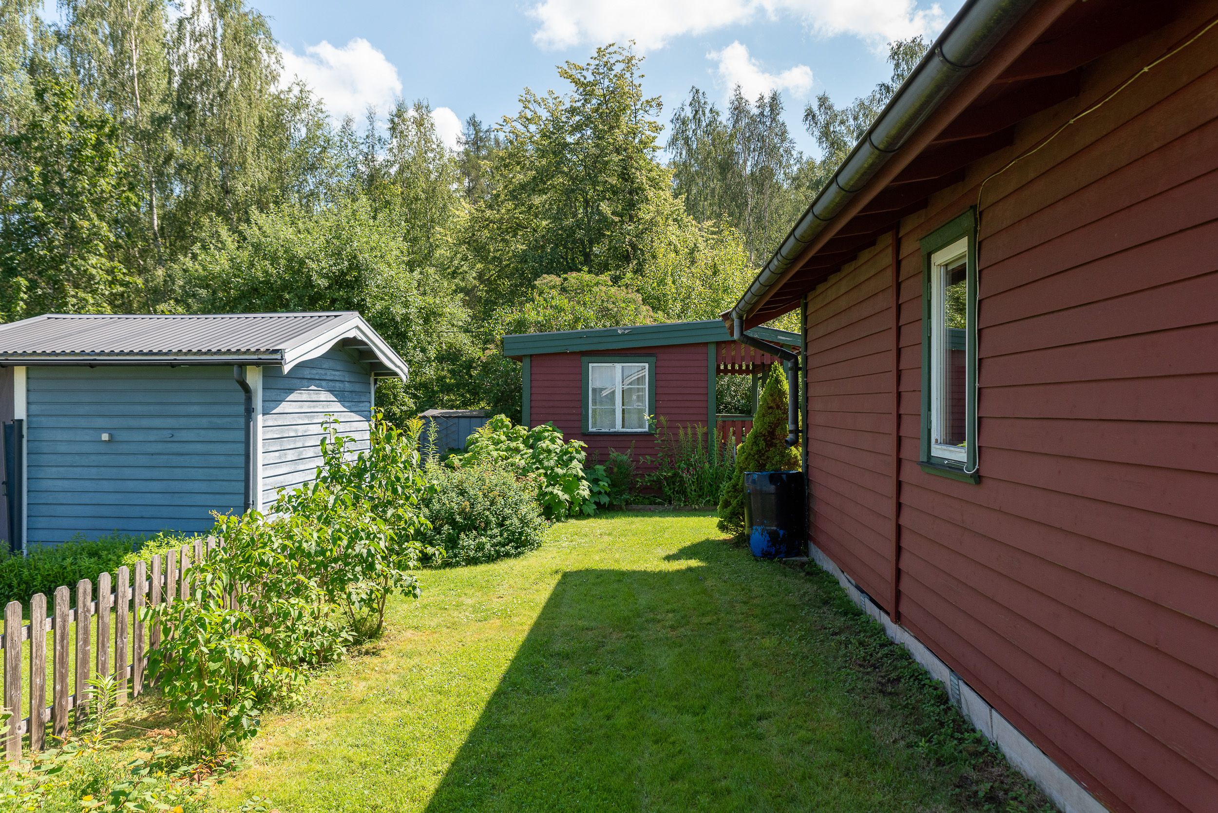 Bostadsbild från Åsenborgsvägen 8, Såld i Hälla Koloniområde, Västerås