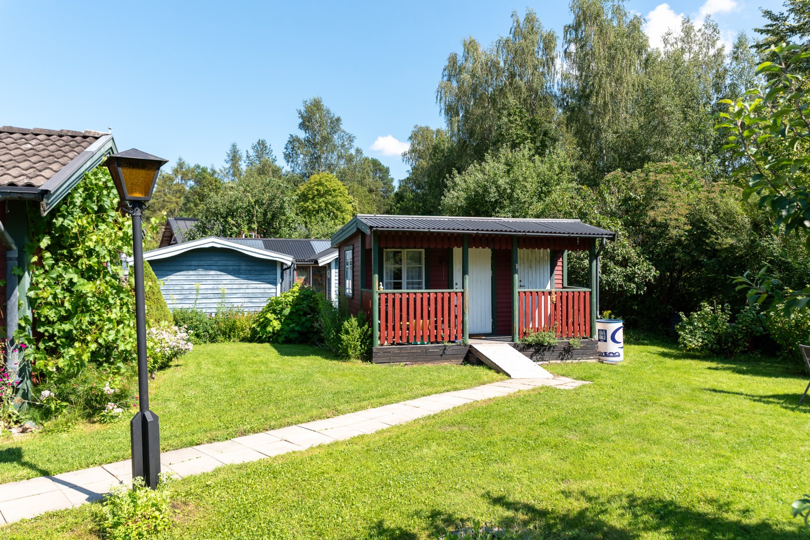 Bostadsbild från Åsenborgsvägen 8, Såld i Hälla Koloniområde, Västerås