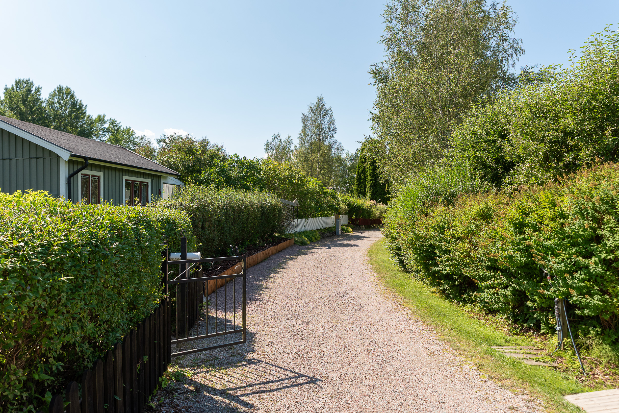 Bostadsbild från Åsenborgsvägen 8, Såld i Hälla Koloniområde, Västerås