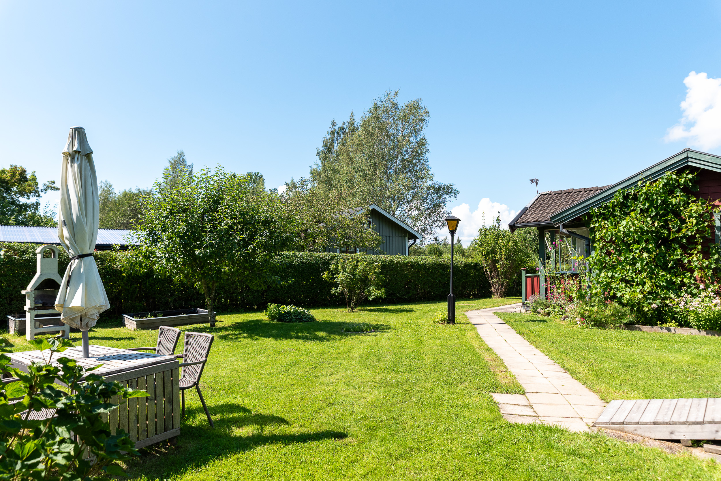 Bostadsbild från Åsenborgsvägen 8, Såld i Hälla Koloniområde, Västerås