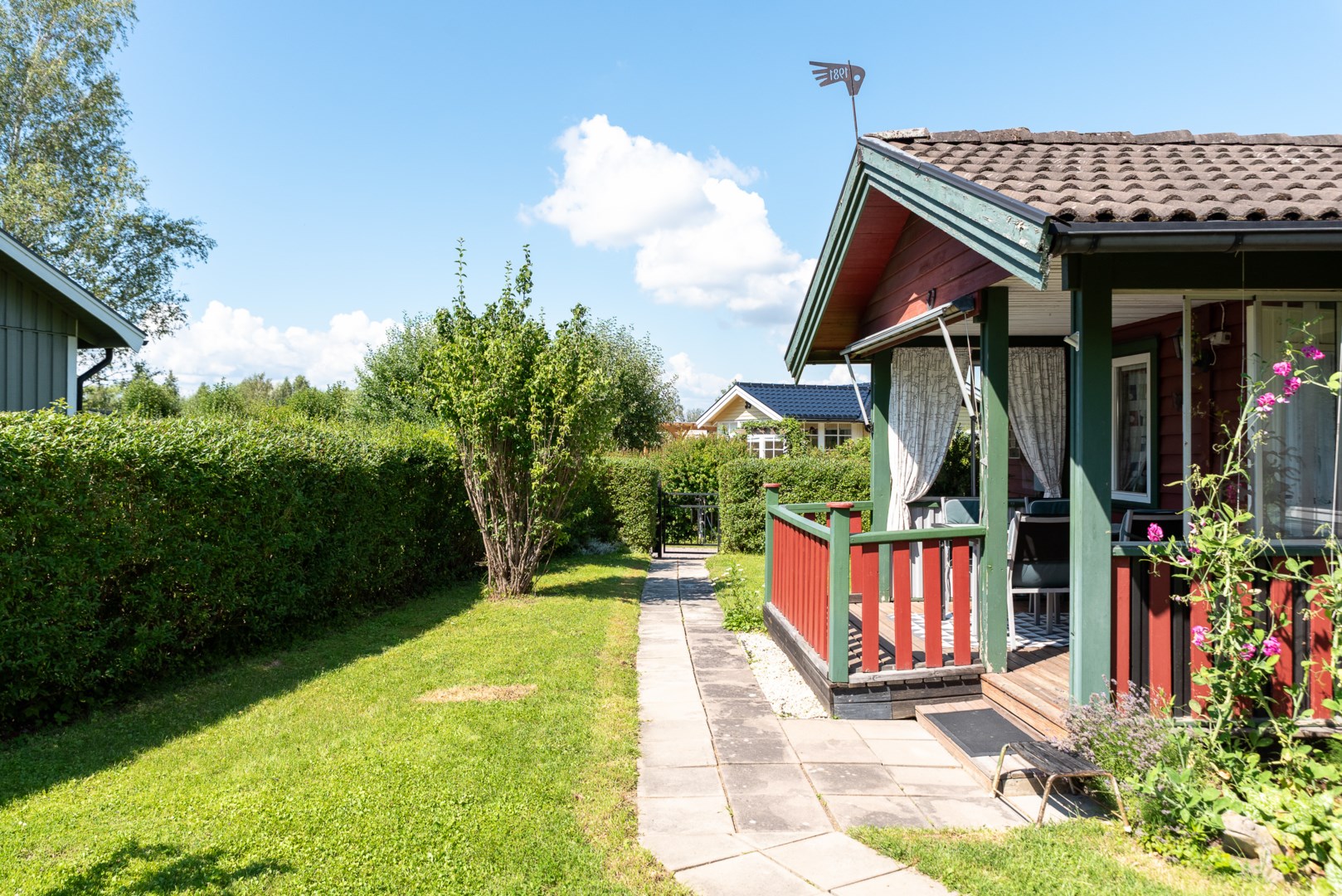 Bostadsbild från Åsenborgsvägen 8, Såld i Hälla Koloniområde, Västerås