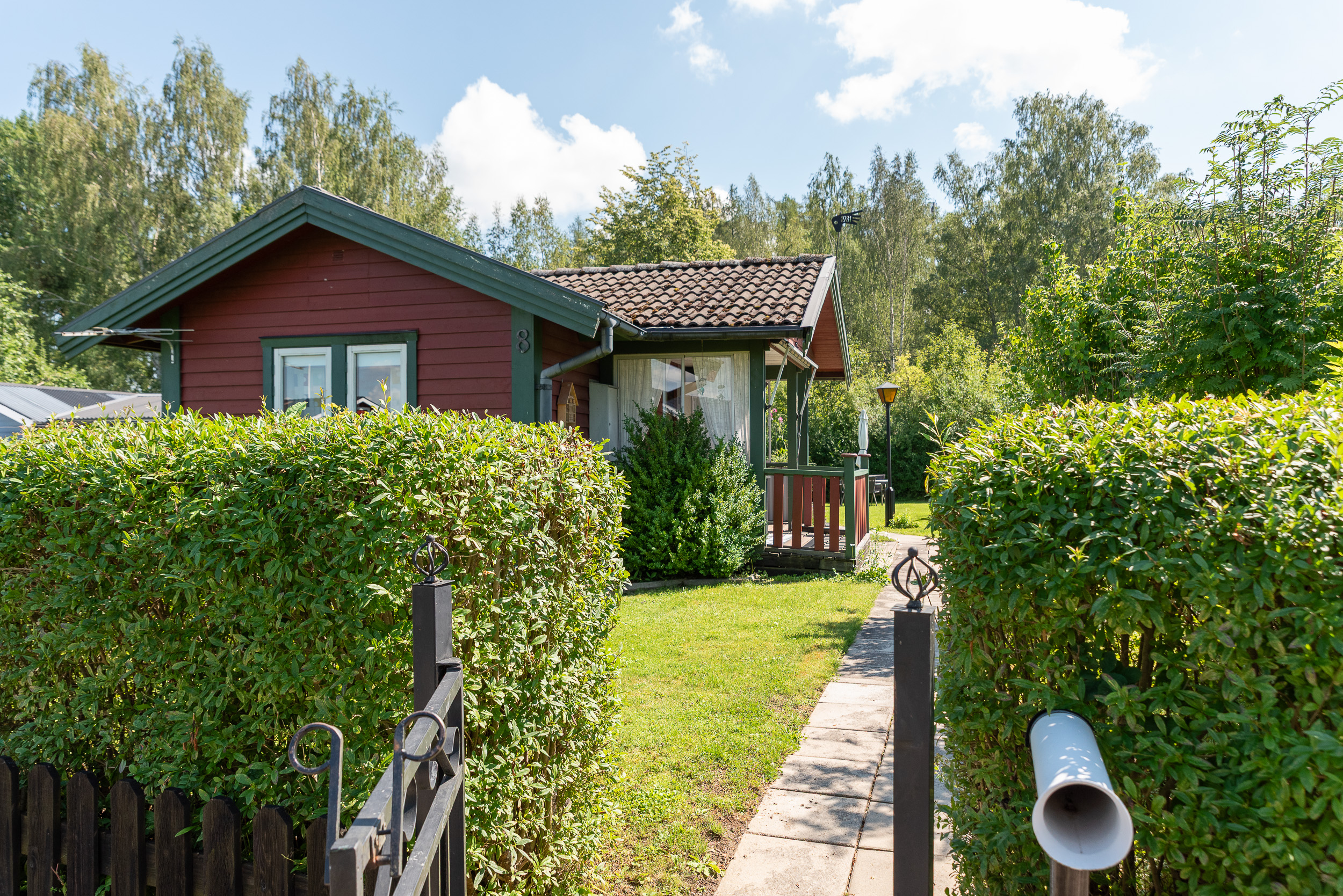 Bostadsbild från Åsenborgsvägen 8, Såld i Hälla Koloniområde, Västerås