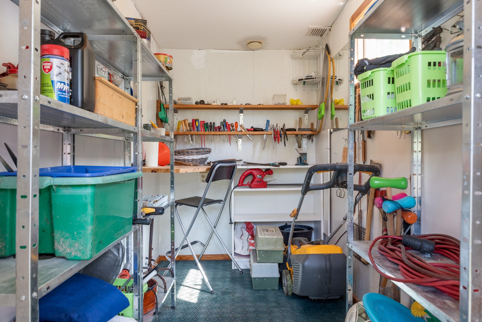 Bostadsbild från Åsenborgsvägen 8, Såld i Hälla Koloniområde, Västerås