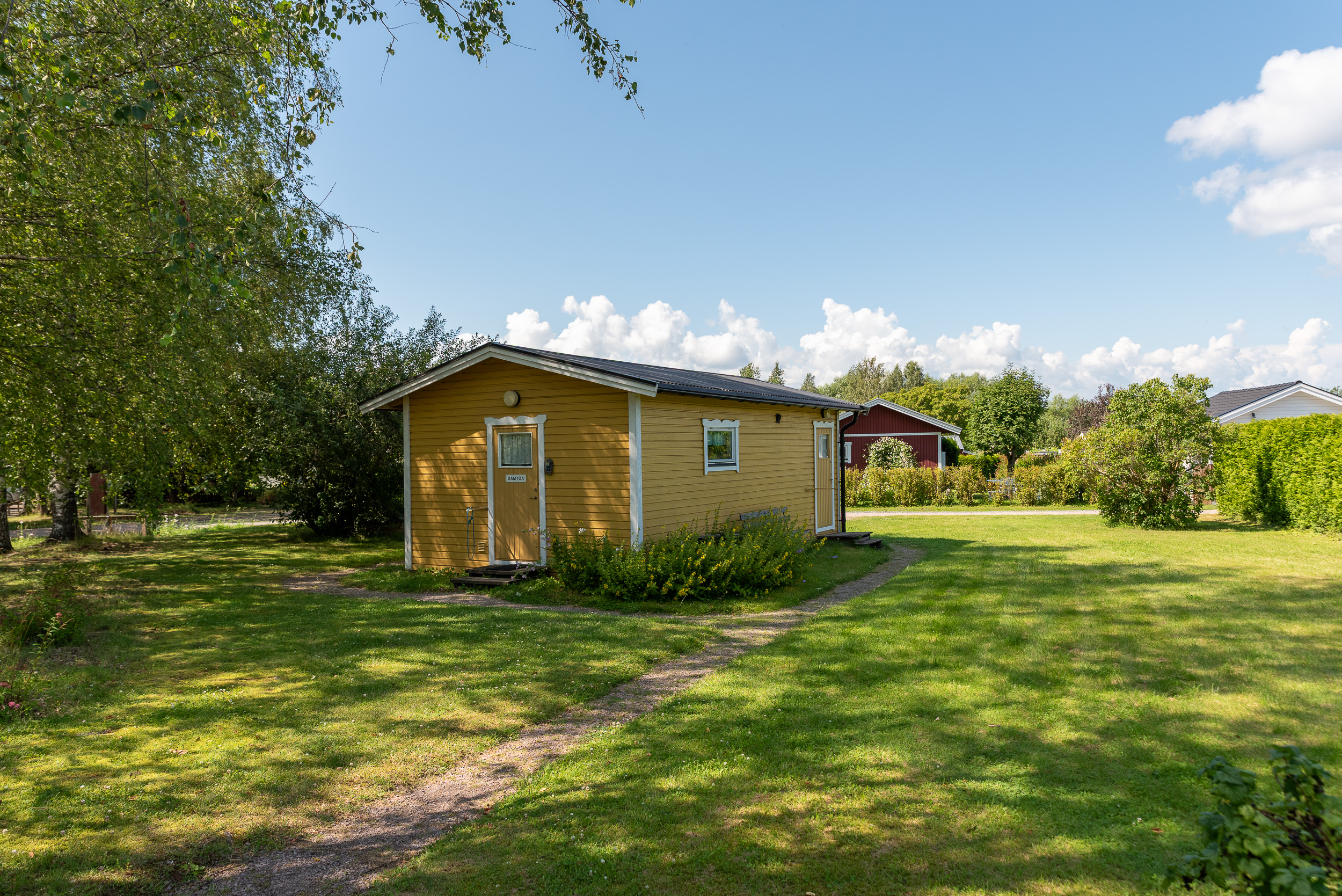 Bostadsbild från Åsenborgsvägen 8, Såld i Hälla Koloniområde, Västerås