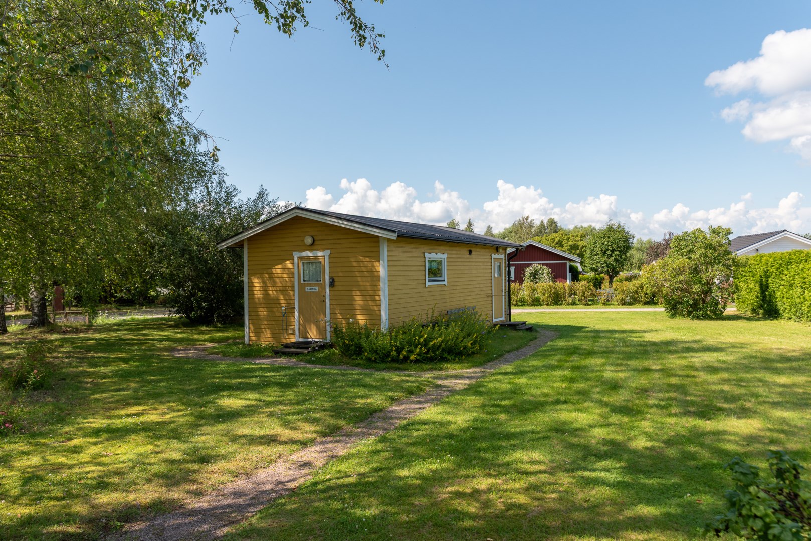 Bostadsbild från Åsenborgsvägen 8, Såld i Hälla Koloniområde, Västerås