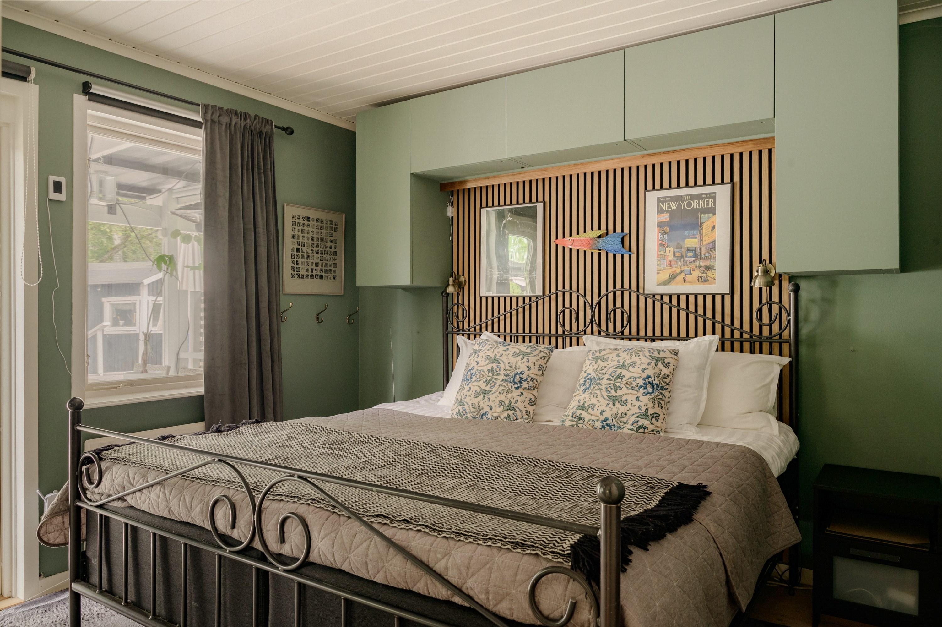 Sovrum med utgång till altanen