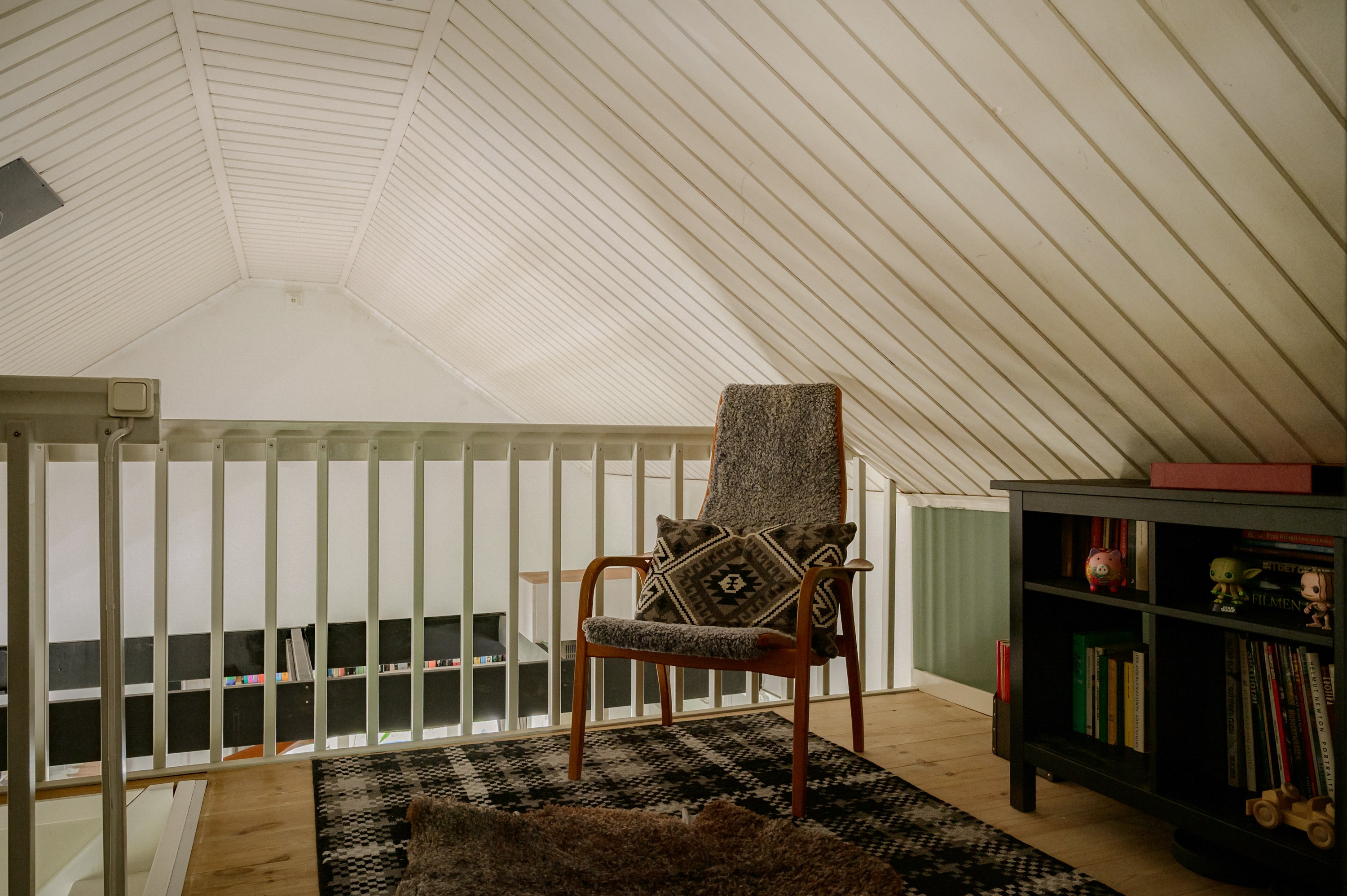 Arbetsrum/bibliotek på loftet