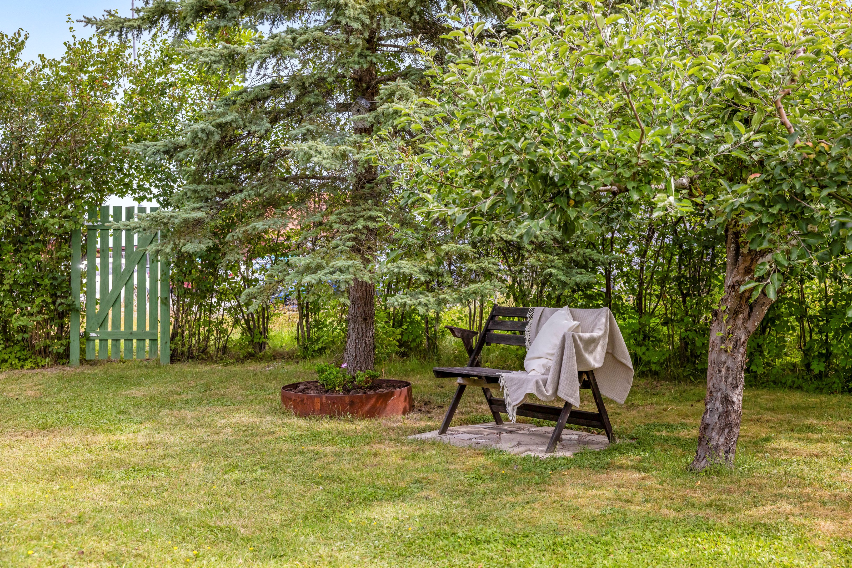 Bostadsbild från Husabyvägen 13 (Husbyborg koloniförening lott 13), Kommande i Husbyborg, Uppsala