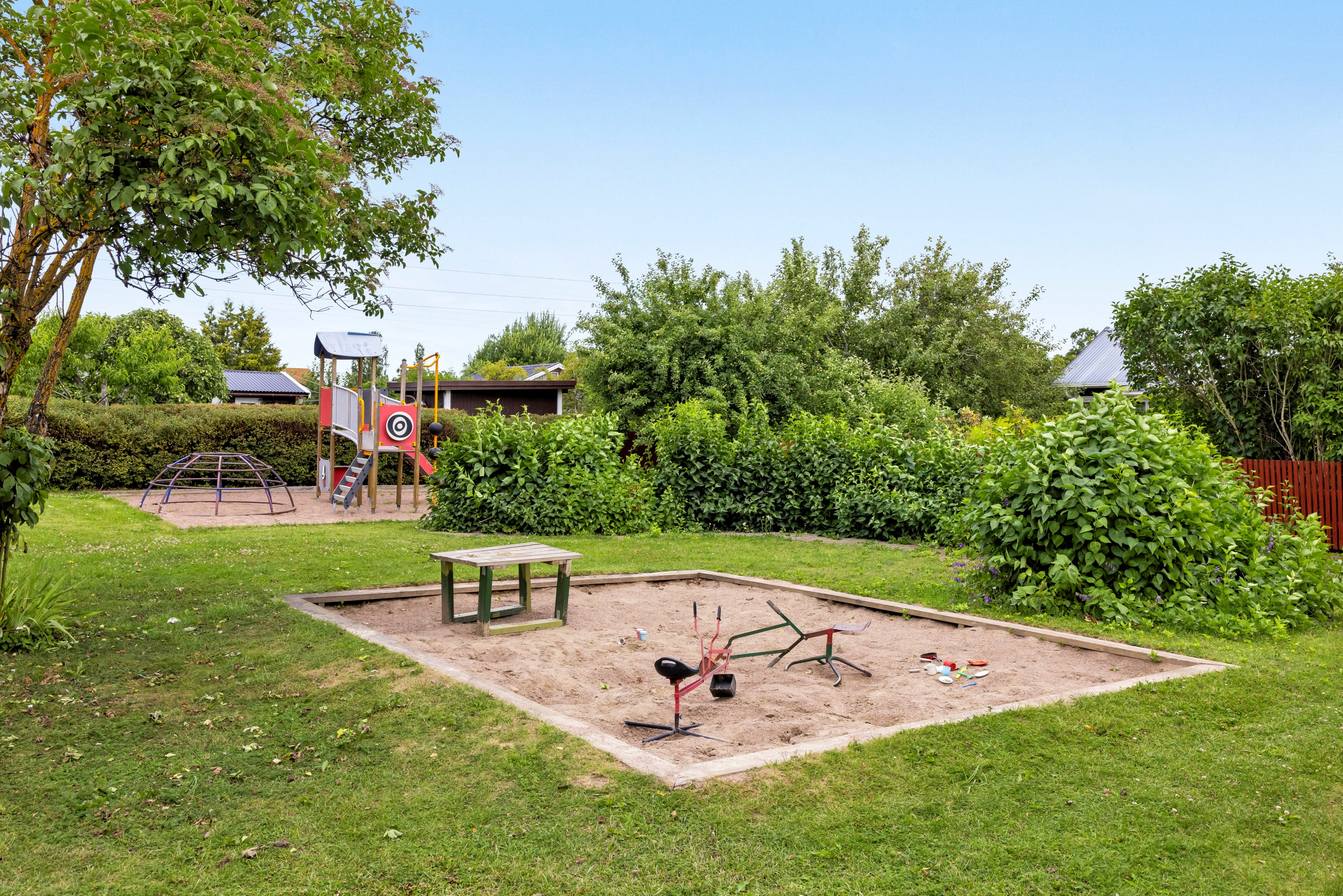 Bostadsbild från Husabyvägen 13 (Husbyborg koloniförening lott 13), Kommande i Husbyborg, Uppsala