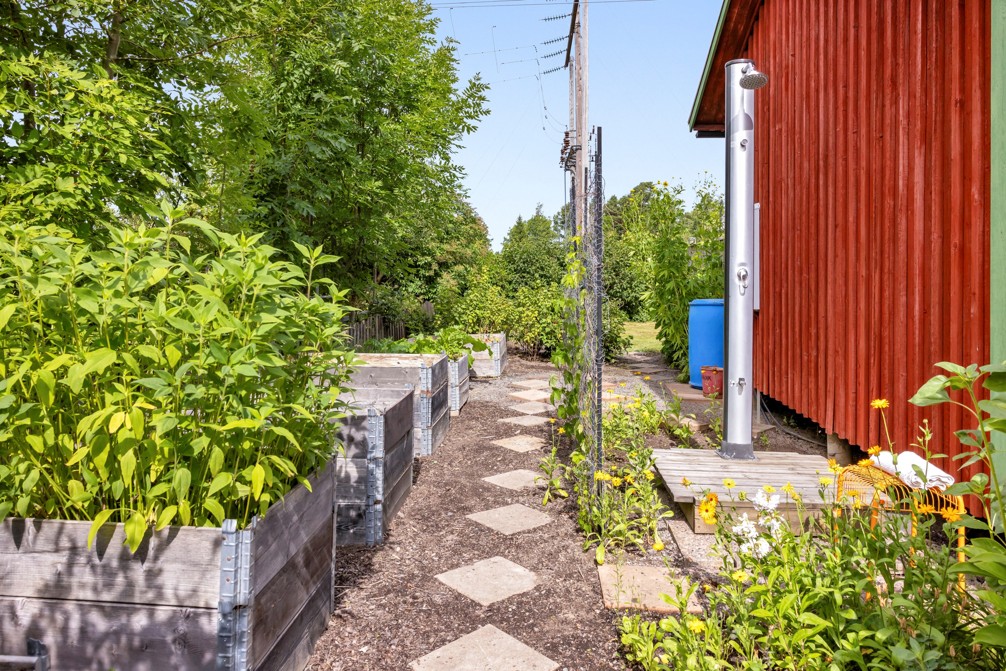 Bostadsbild från Husabyvägen 13 (Husbyborg koloniförening lott 13), Kommande i Husbyborg, Uppsala