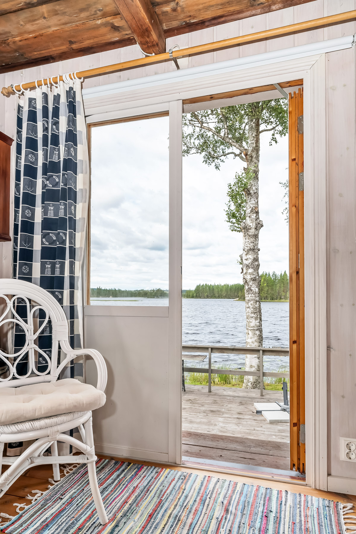 Utgång från storstuga till altanen