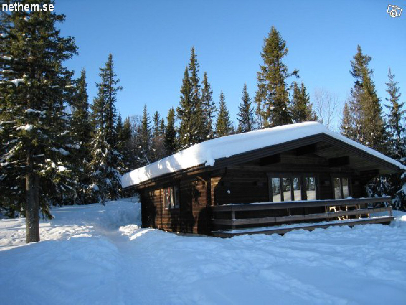 Riktig fjällstuga i timmer