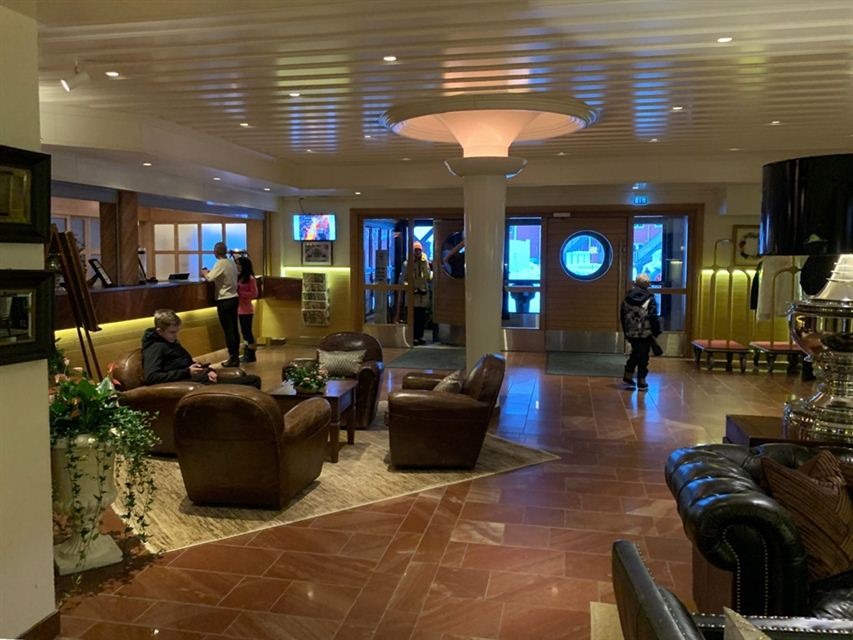 Receptionen, Välkommmen!