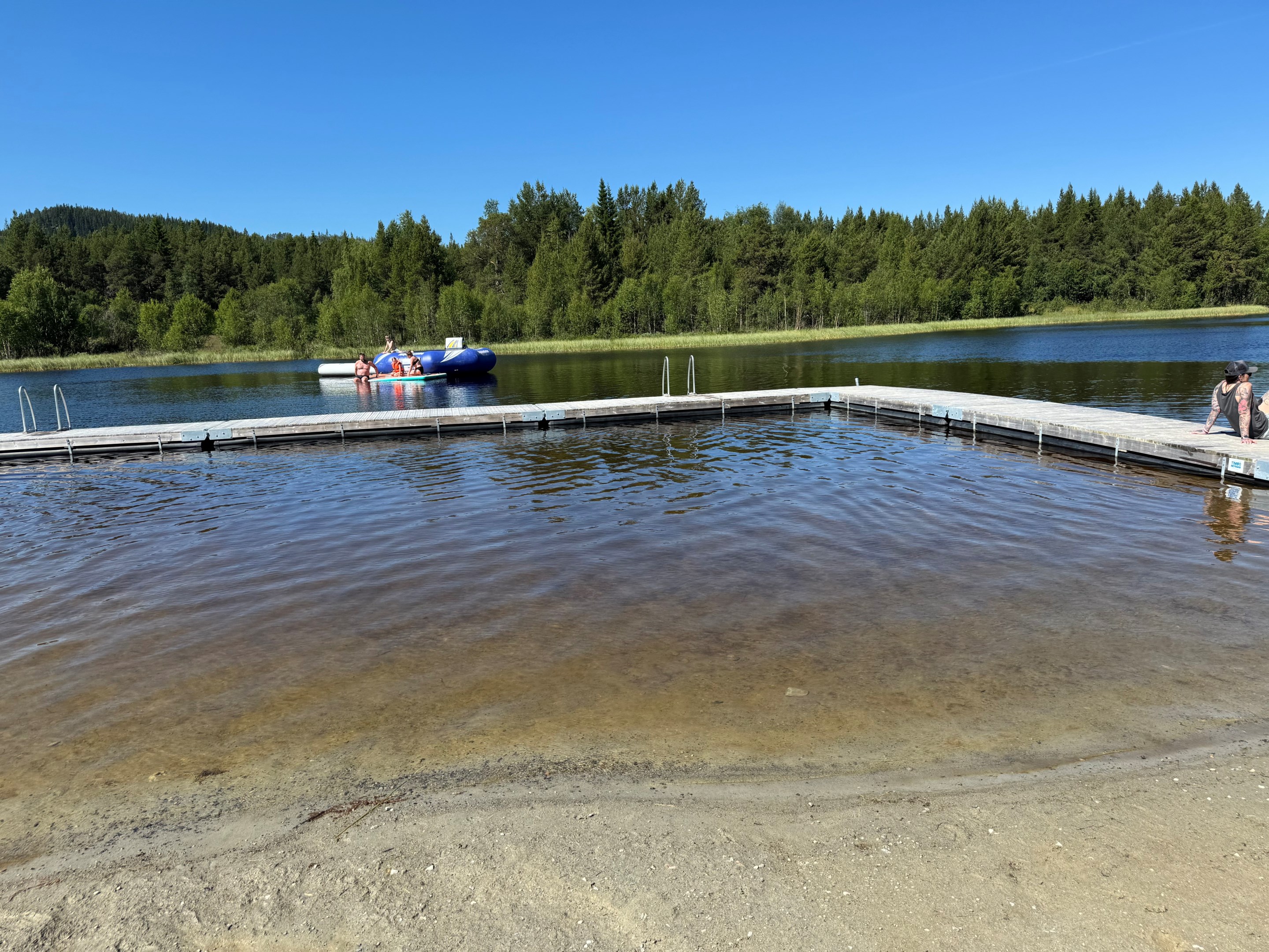 Mysig liten badplats perfekt för både barn och vuxna