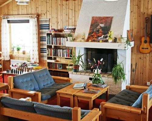 Servicehuset med trevlig samvaro och eldstad