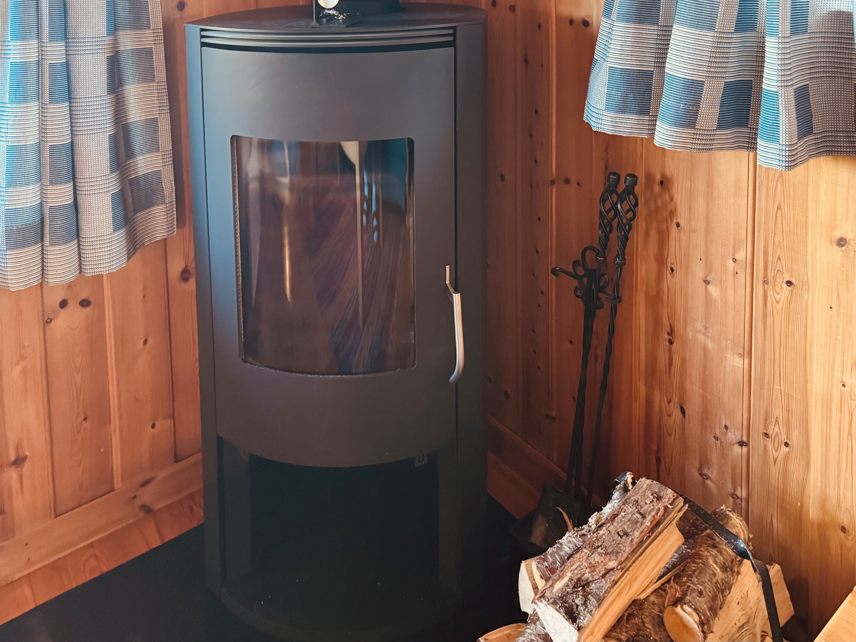 Storstuga med eldstad