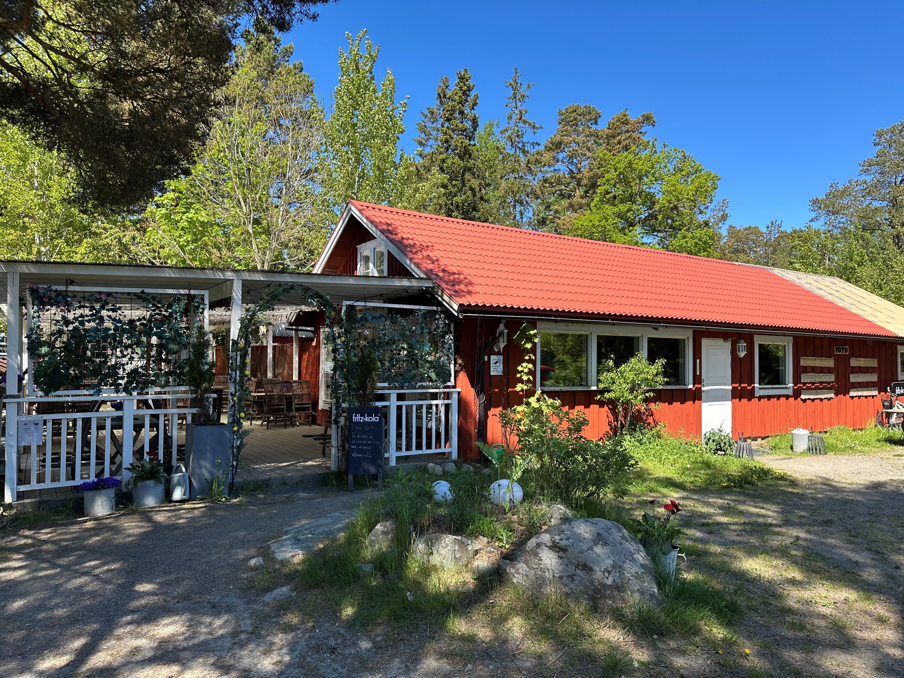 Bekvämt promenadavstånd till Låttas Bageri & Restaurang Svängen