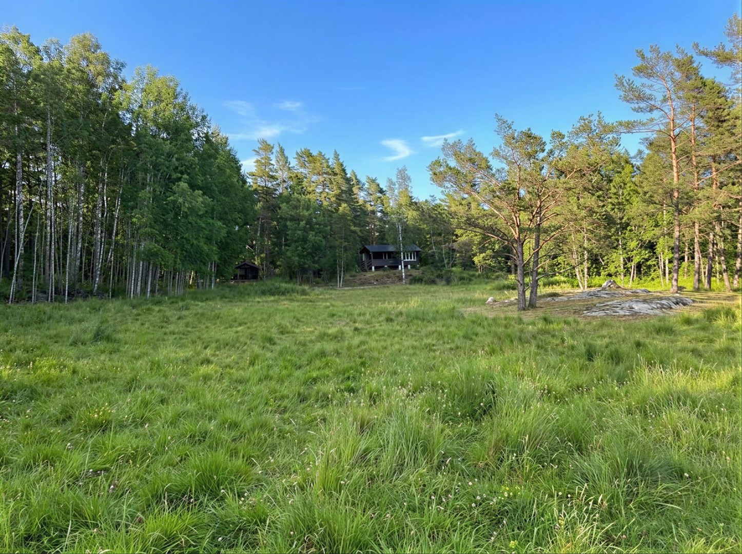 Skärgårdsidyll om hela 9 197 kvm på Runmarö - AI-genererad sommarbild