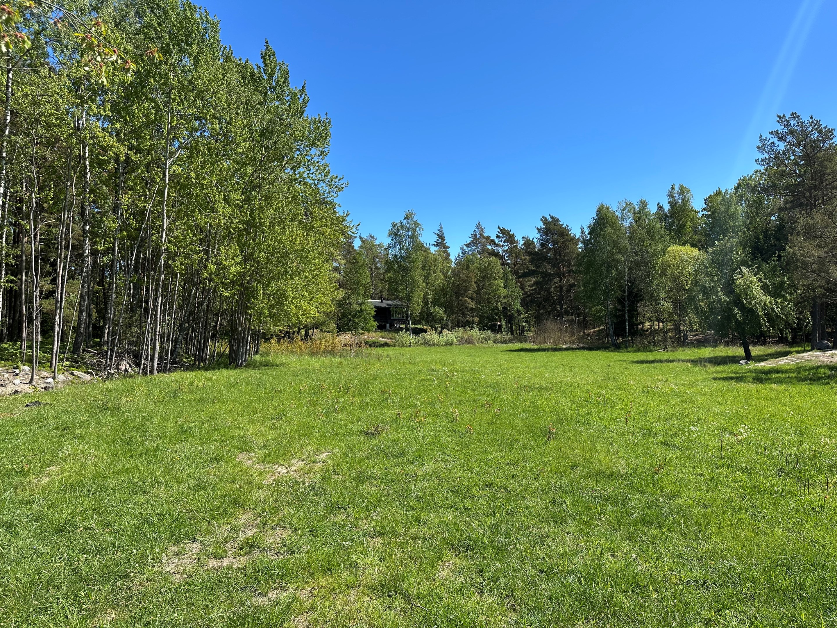 Skärgårdsidyll om hela 9 197 kvm med privat men samtidigt centralt läge på Runmarö