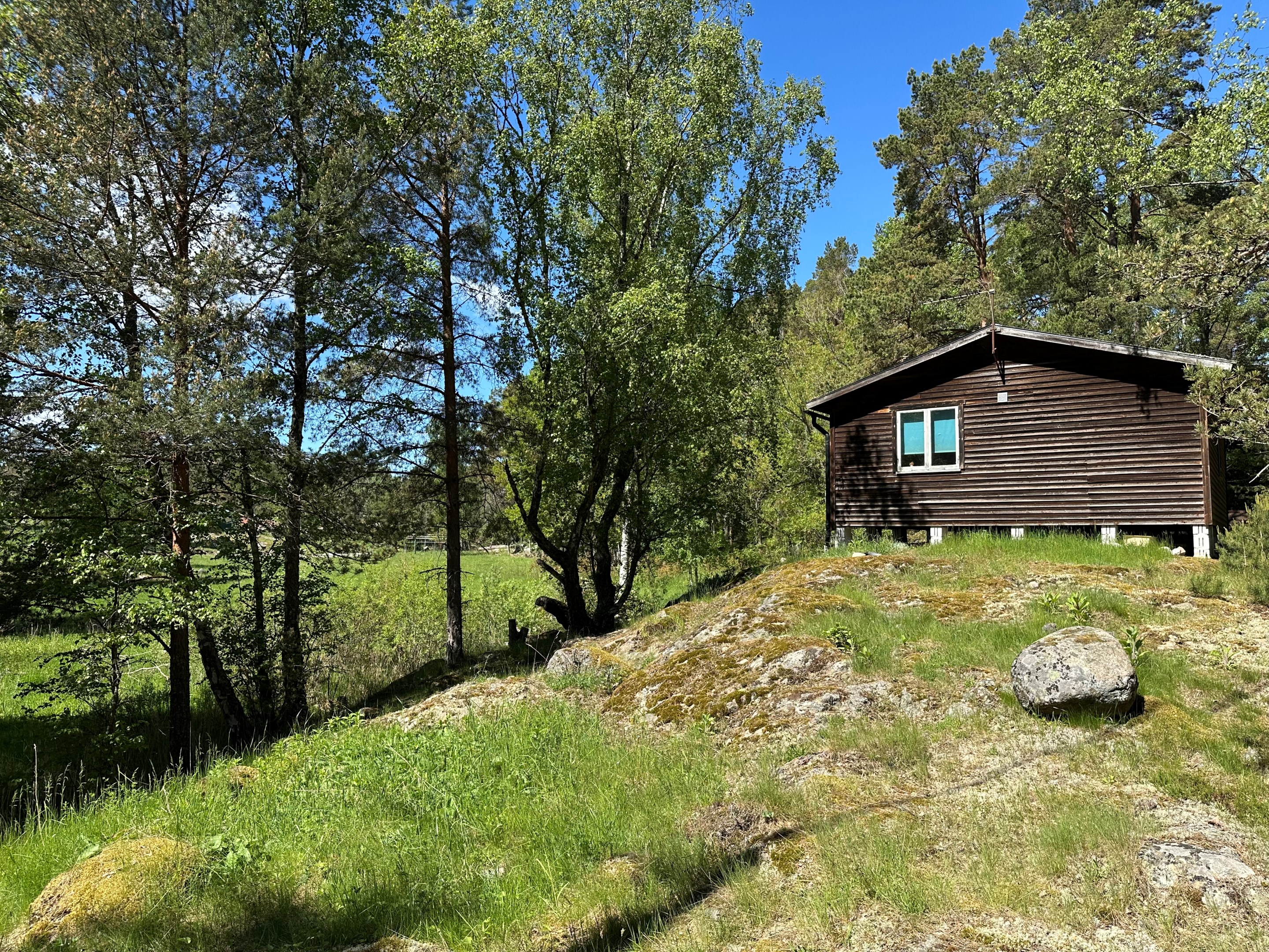 Byggnaderna framstår med eftersatt underhåll