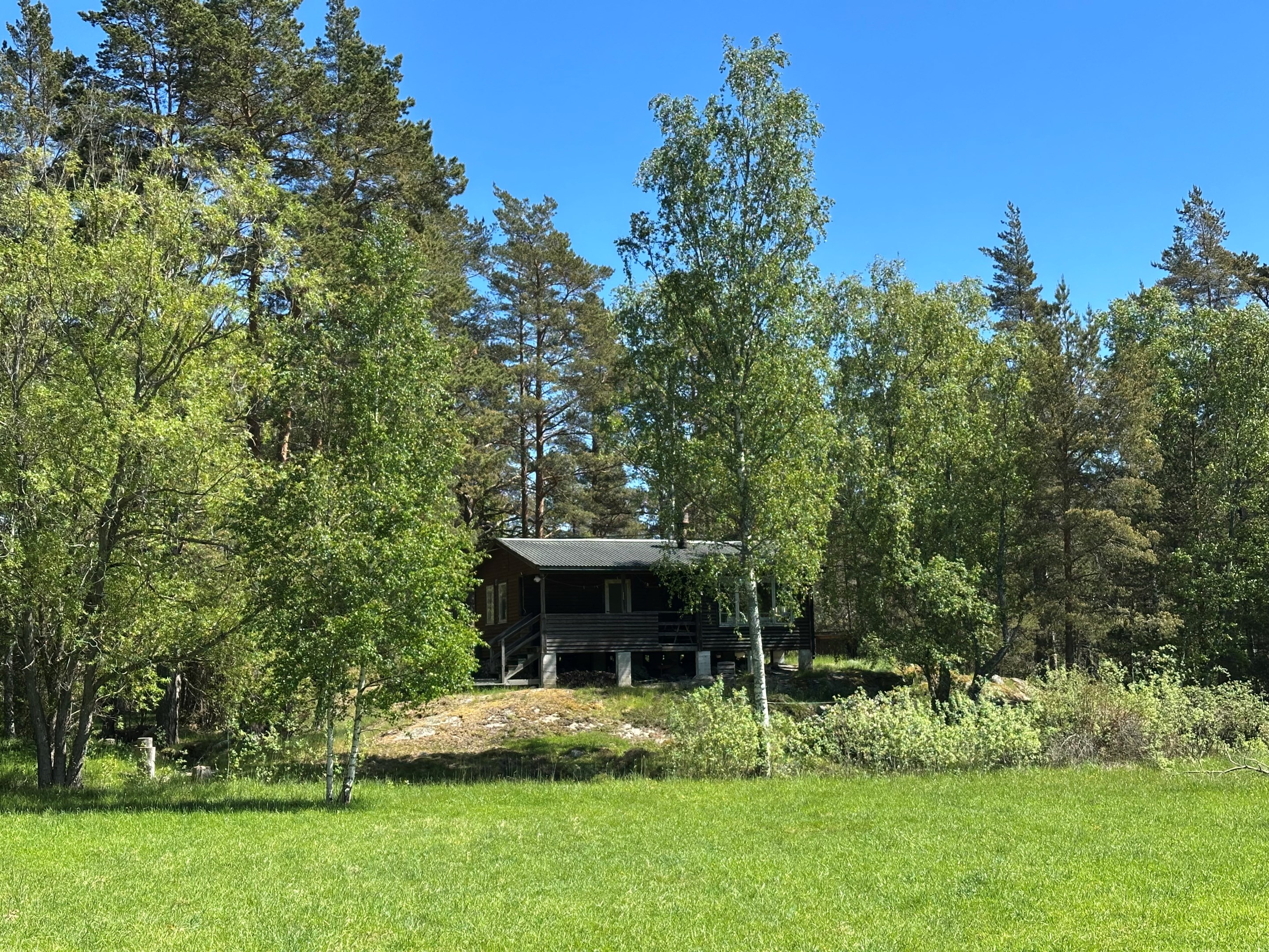 Huset uppfördes 1967 och omfattar 45 kvm + altan under tak
