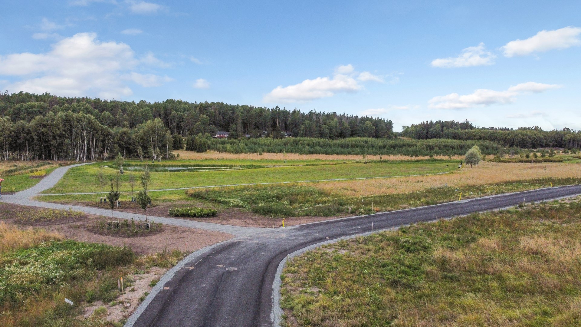 Bostadsbild från Fjäderbladsvägen 33, Såld i Gunsta, Uppsala