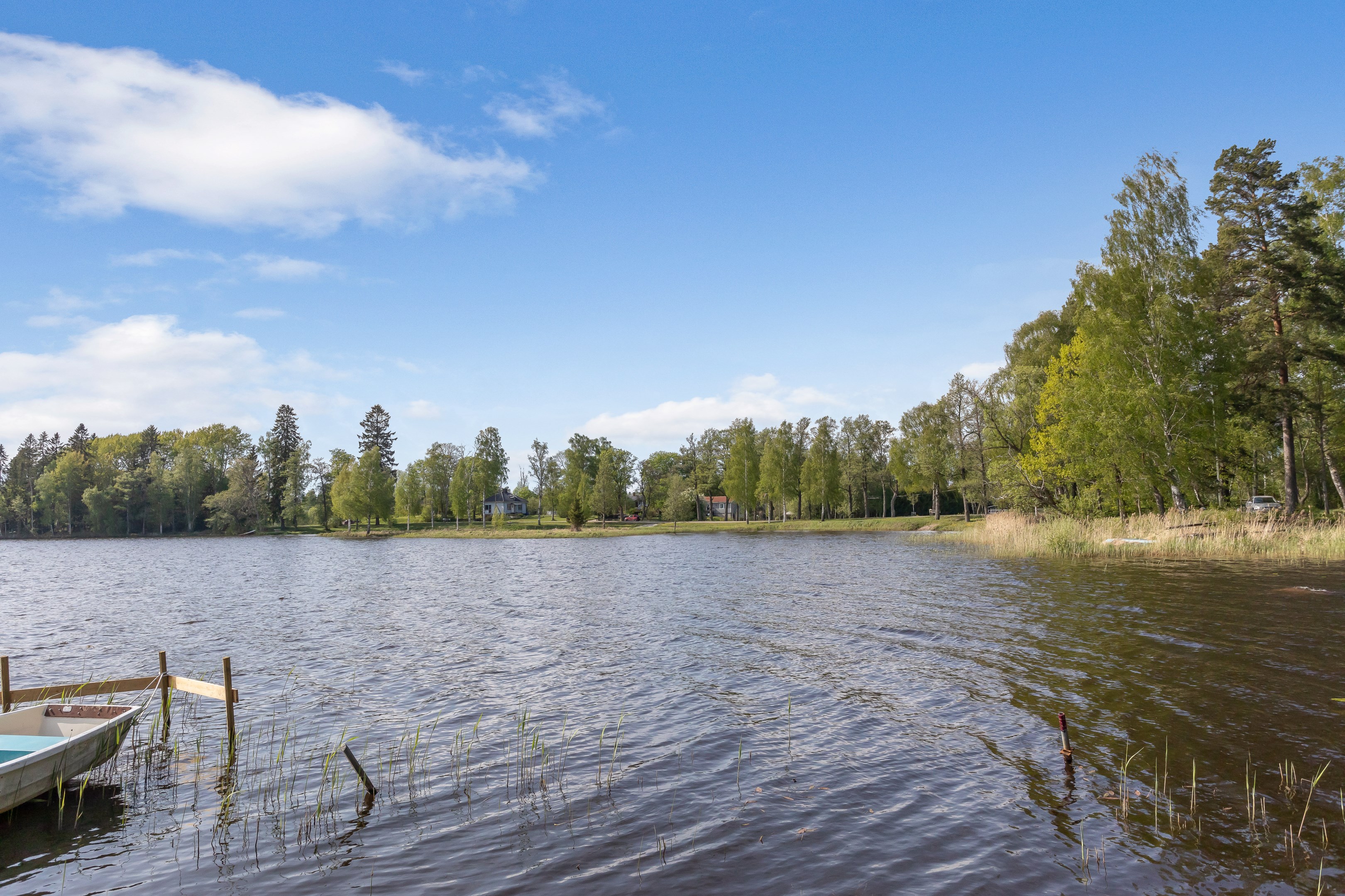 Bostadsbild från Östra Mellanskogsvägen 10, Såld i Järlåsa, Uppsala