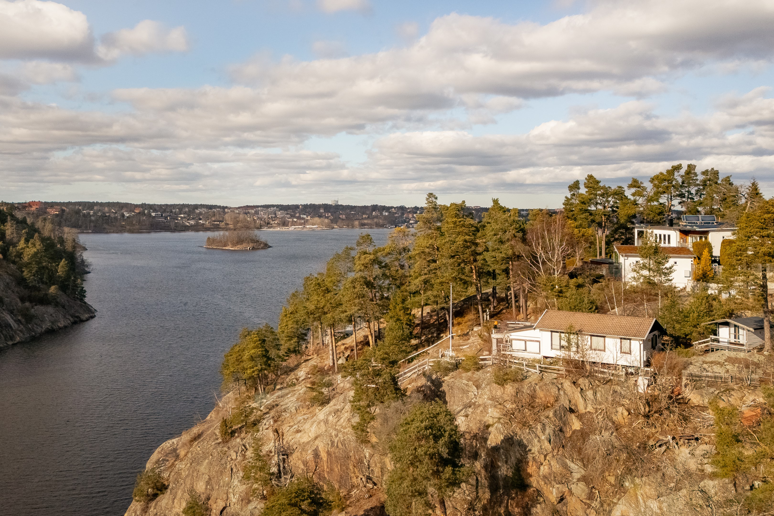 Bostadsbild från Fylgiavägen 9, Såld i Lilla Björknäs, Nacka