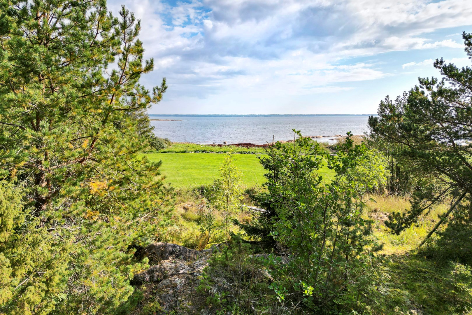Bostadsbild från Strandvägen 18, Till salu i Öregrund, Östhammar