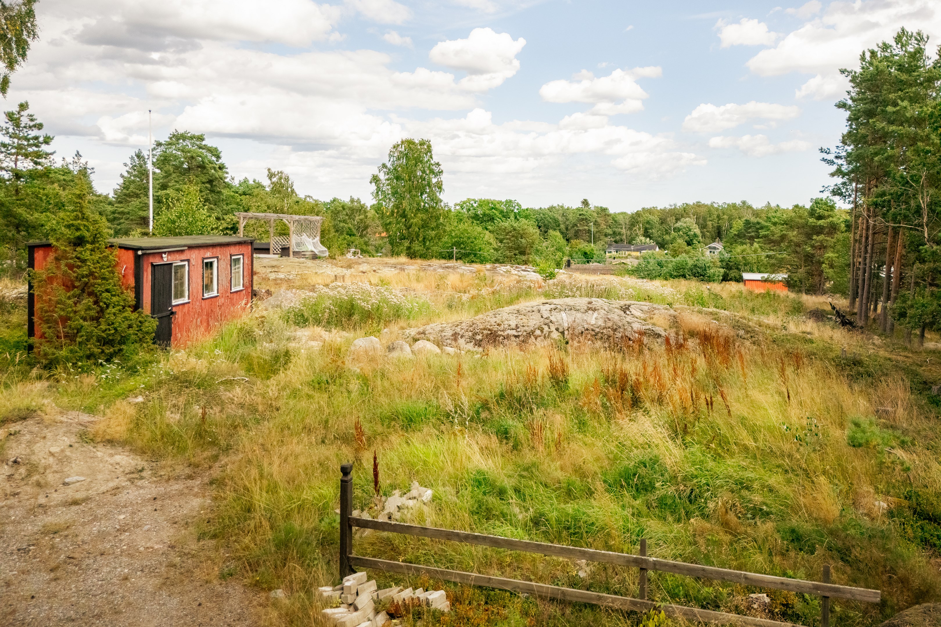 Bostadsbild från Björksalavägen 3, Kommande i Älvsala, Värmdö