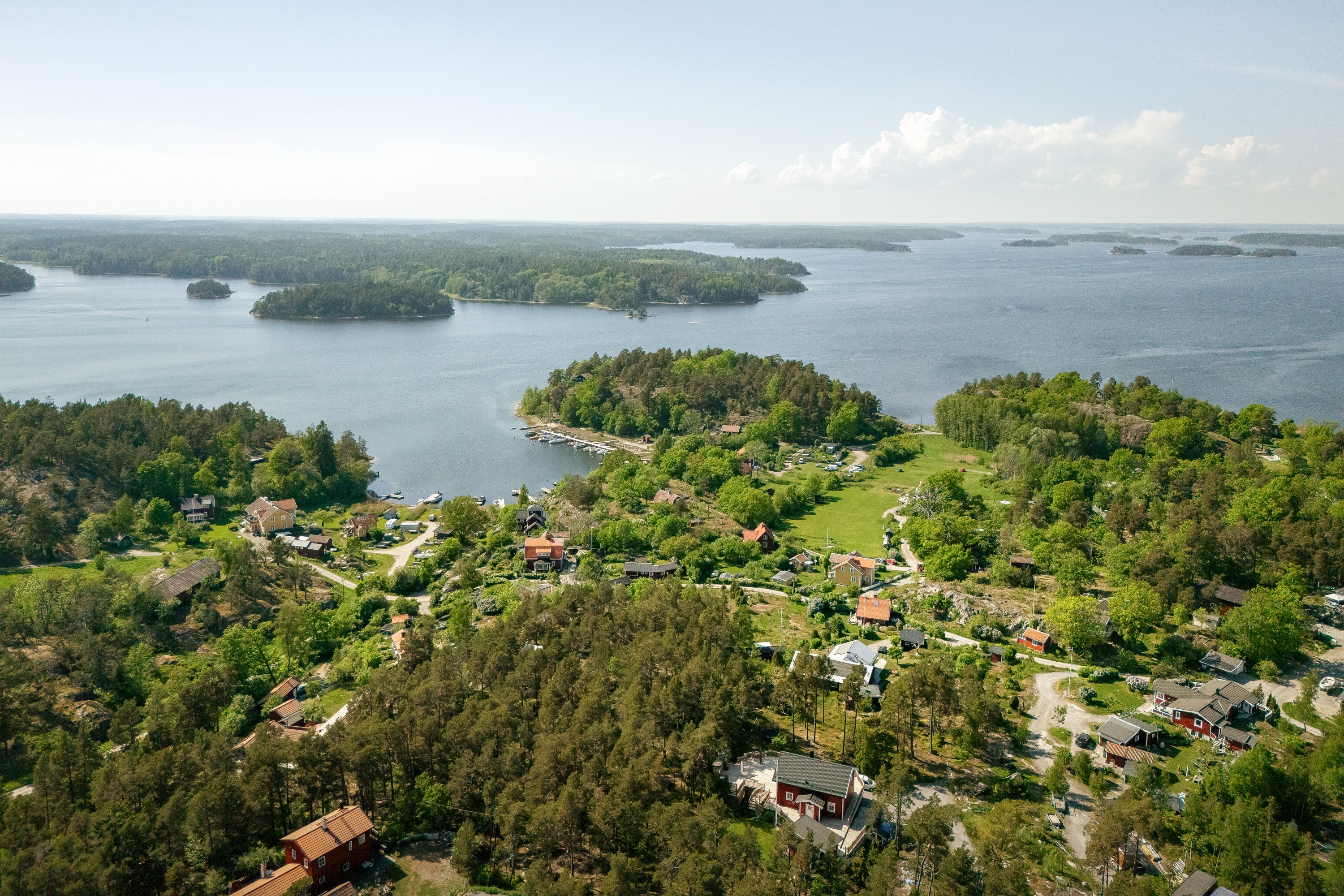 Vy över Boda by - fastigheten skymtar i bildens vänstra hörn.