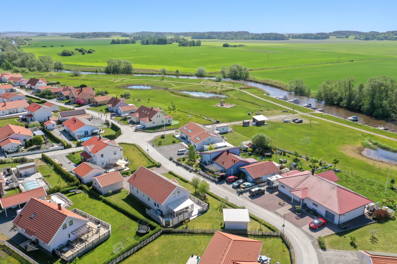 Bostadsbild från Kaprifolvägen 13, Till salu i Örsundsbro, Enköping