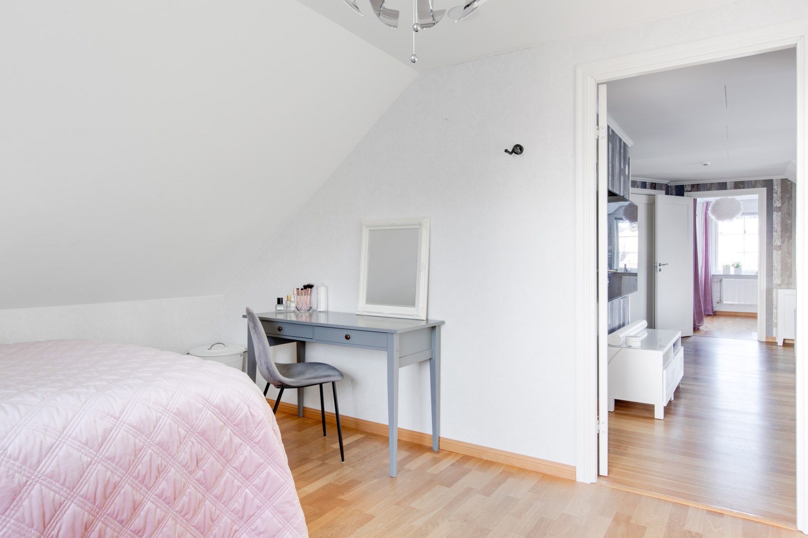 Bostadsbild från Fanstavägen 47, Såld i Lövstalöt, Uppsala