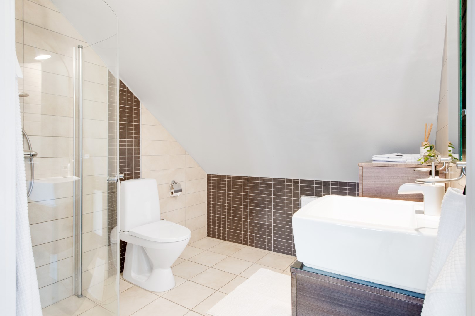 Bostadsbild från Fanstavägen 47, Såld i Lövstalöt, Uppsala